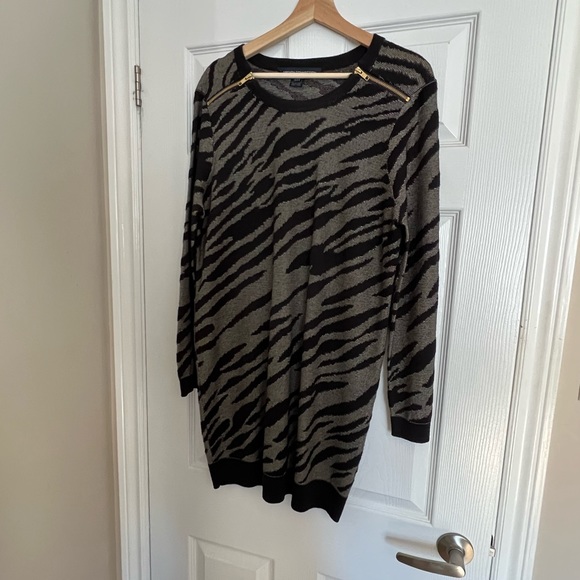 French Connection - gold and black tiger print sweater dress. Size 8 - Picture 2 of 10